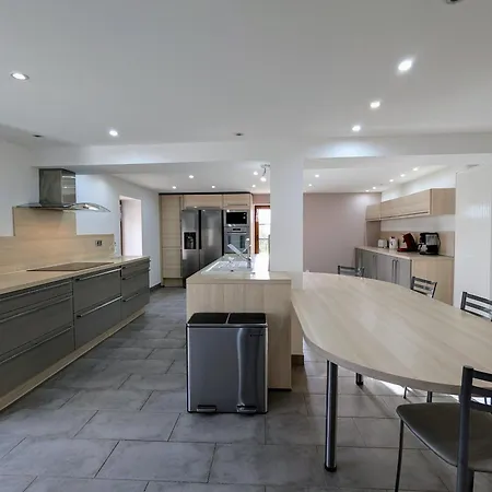 Familial De Caractere Pour 10 Pers, Vue Vallee, Proche - Fr-1-589-790 펜션 *