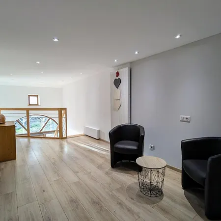 Familial De Caractère Pour 10 Pers, Vue Vallée, Proche - Fr-1-589-790 *