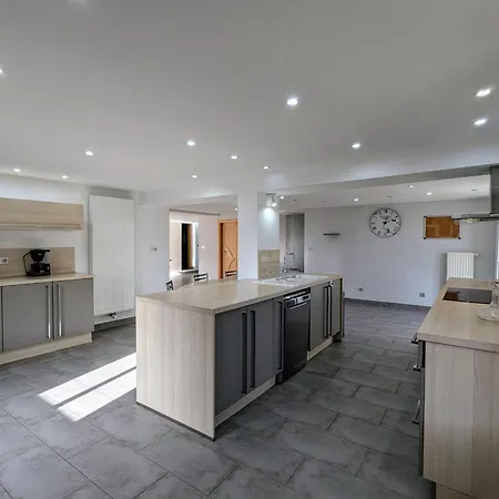 Familial De Caractère Pour 10 Pers, Vue Vallée, Proche - Fr-1-589-790